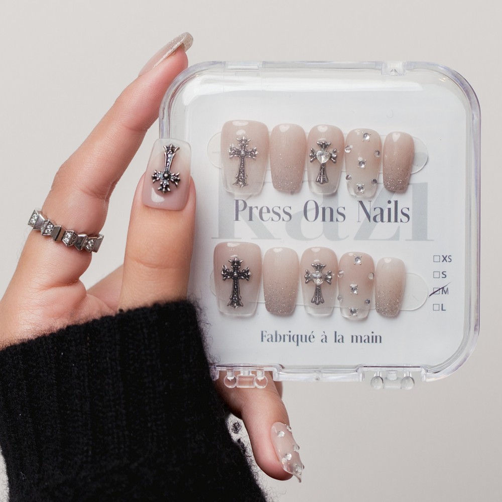 Croix argentée éclatante