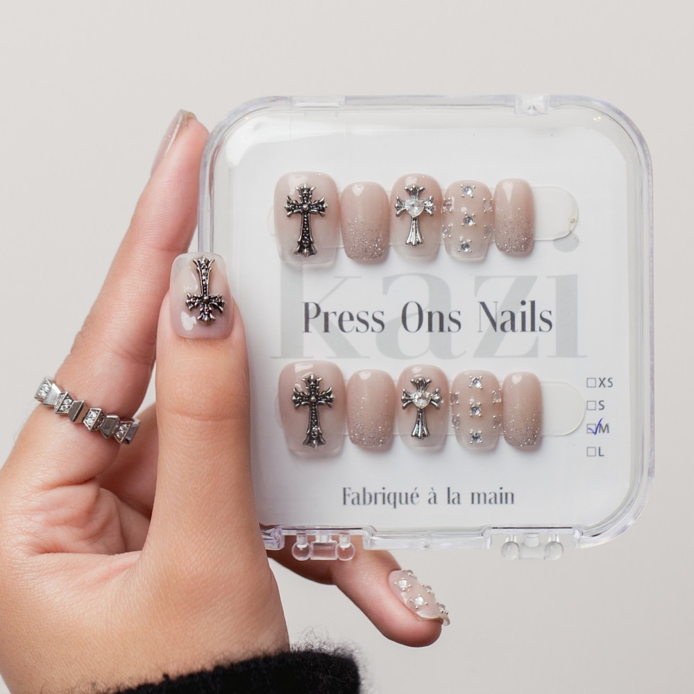 Croix argentée éclatante