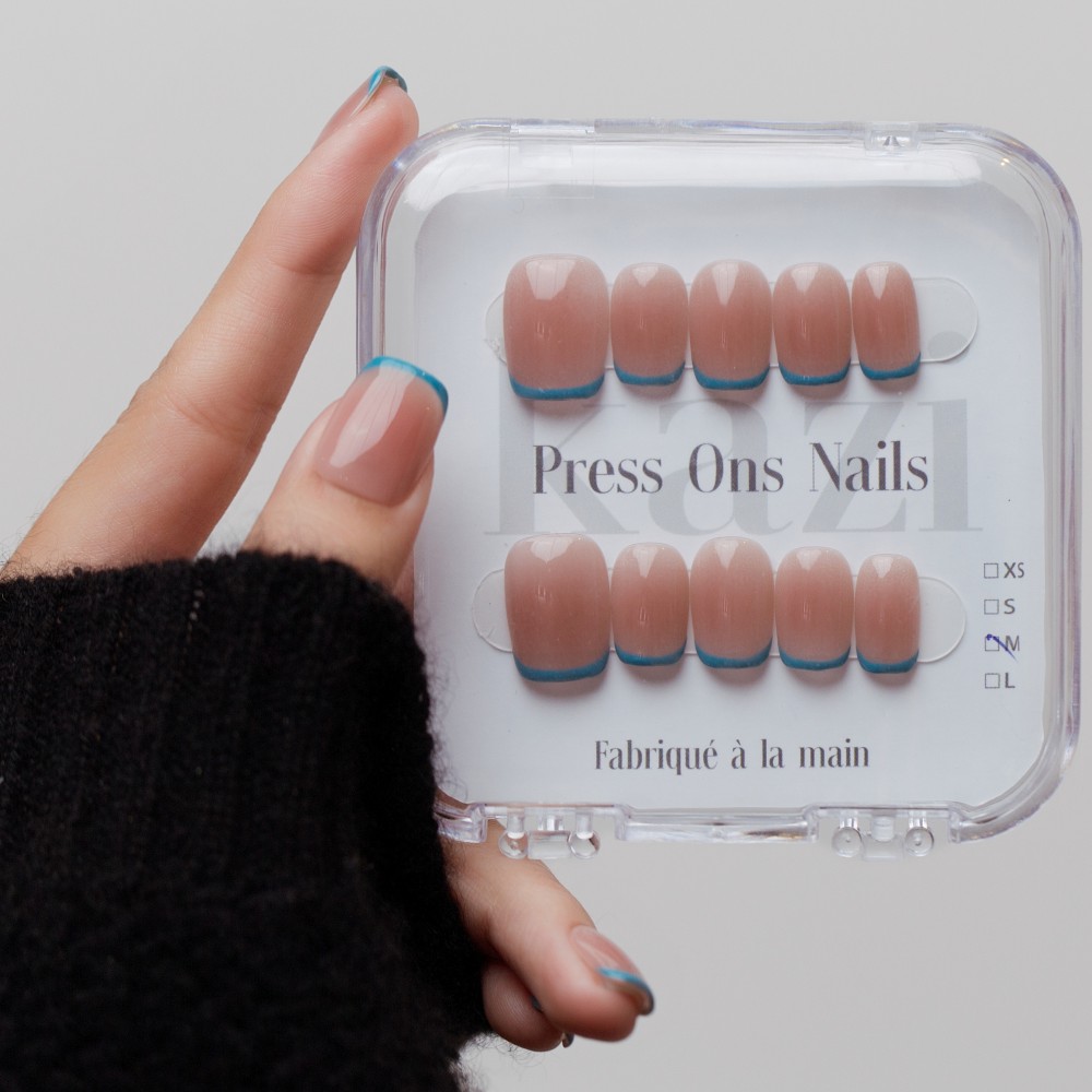 Kazinails faits à la main – Faux ongles French bleu Azur Bord