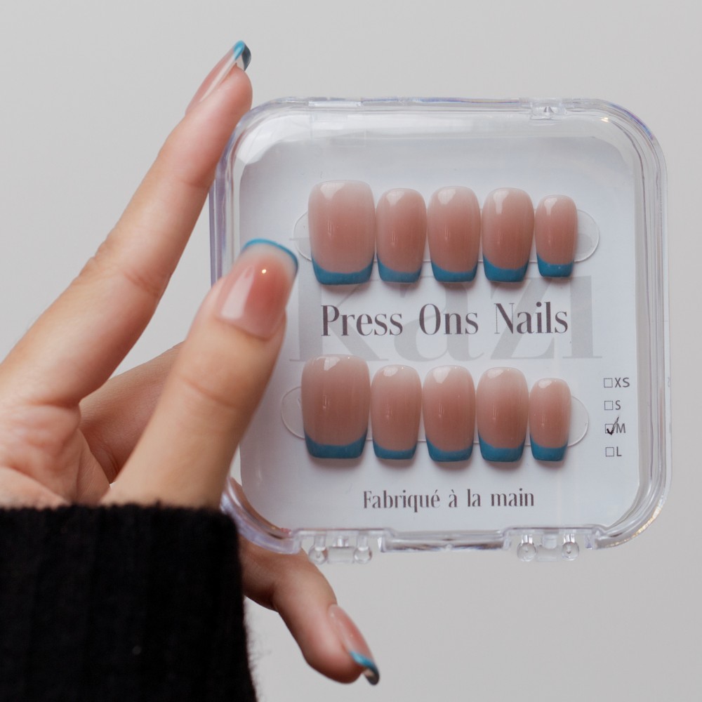 Kazinails faits à la main – Faux ongles French bleu Azur Bord