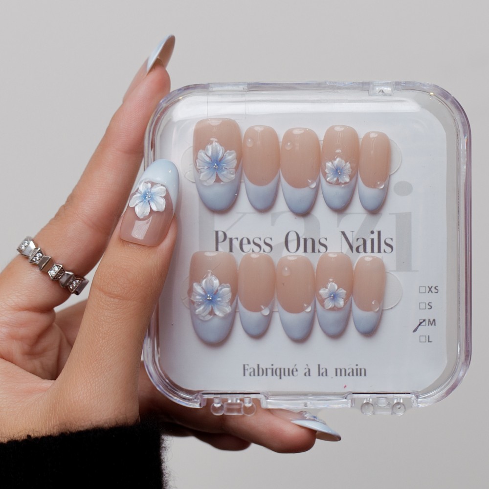 Kazinails – Fleur d’Azur | Élégance Florale & Fait Main
