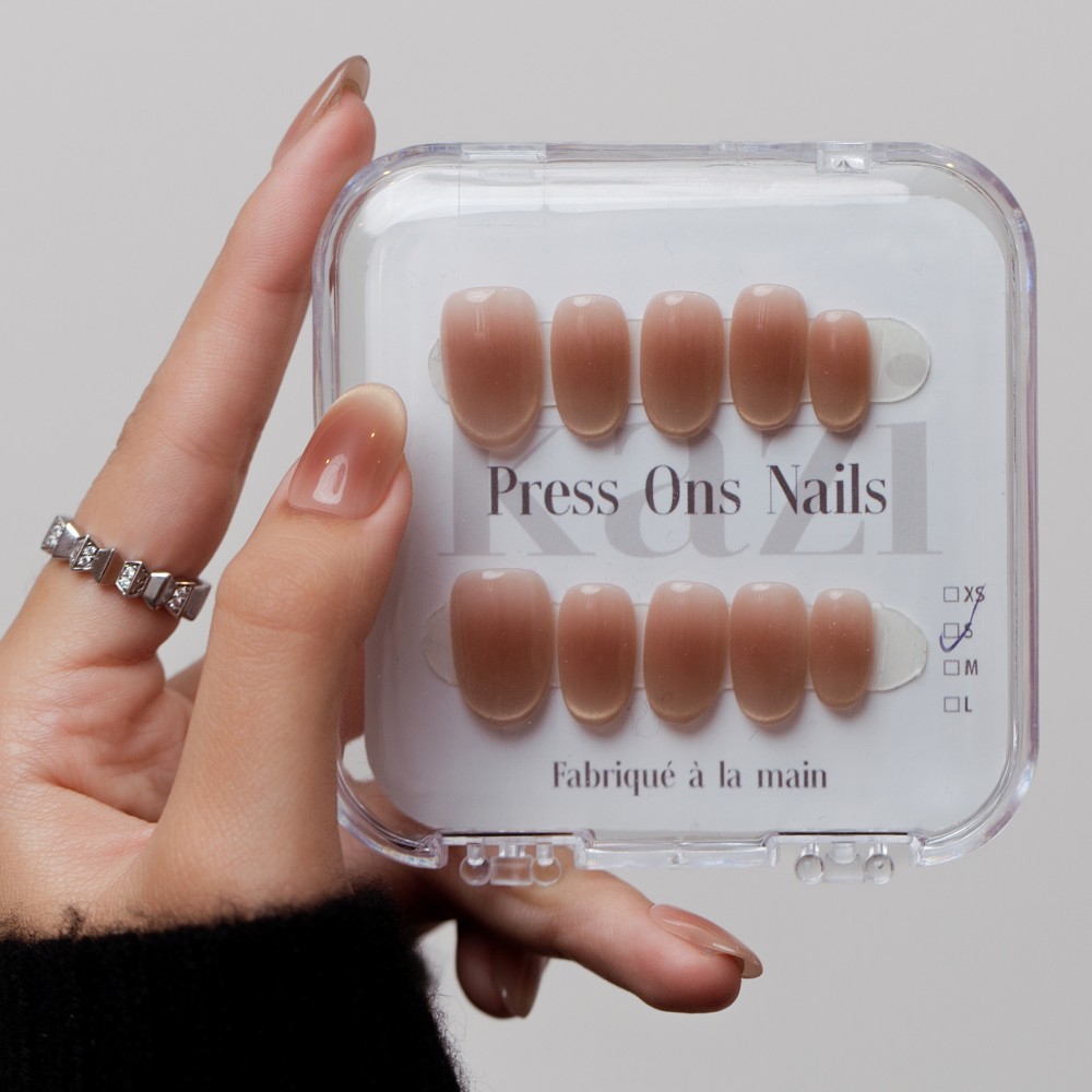 Kazinails – Coup d’Or : Ongles Press-On Nude Naturel avec Pointe Dorée | Fait Main