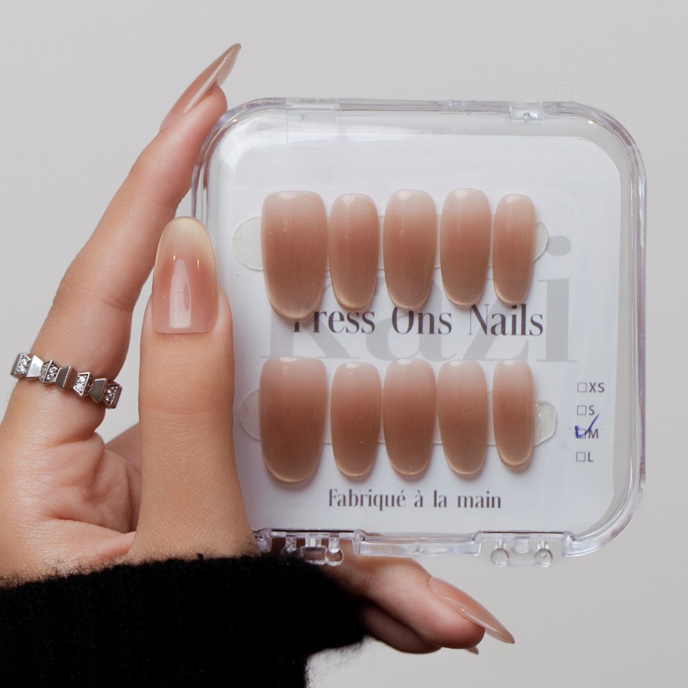 Kazinails – Coup d’Or : Ongles Press-On Nude Naturel avec Pointe Dorée | Fait Main