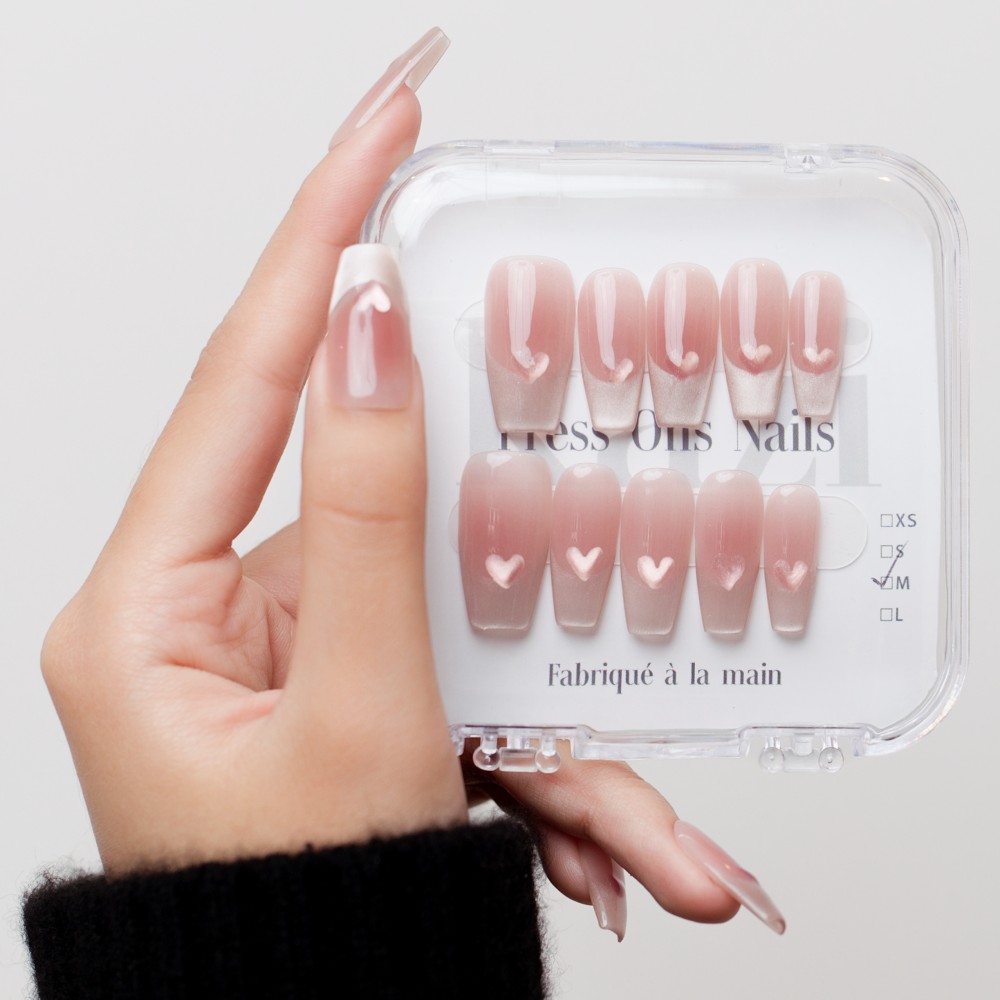 Kazinails : faux ongles faits à la main – Rouge Intime, cœur 3D