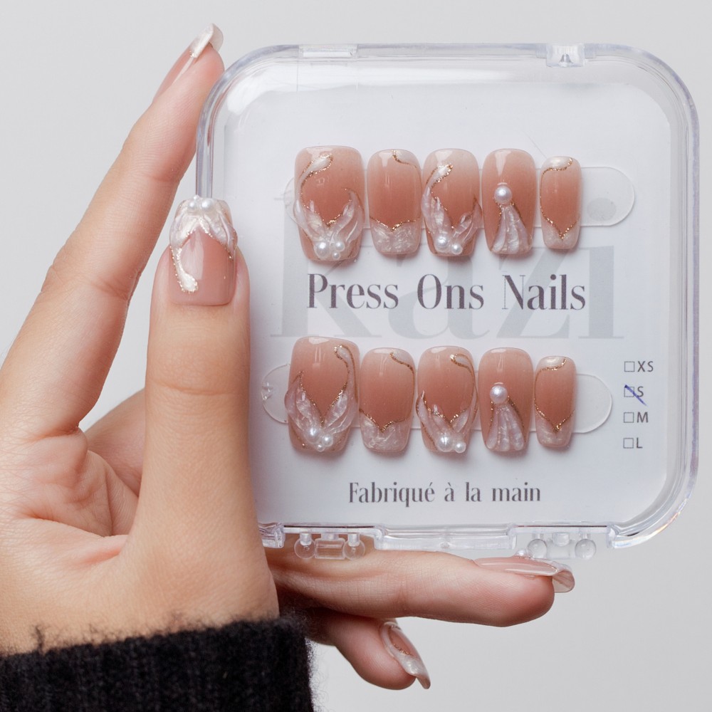 Kazinails Rêverie Glacée – Faux Ongles Bleus Givrés avec Reflets Cristallins