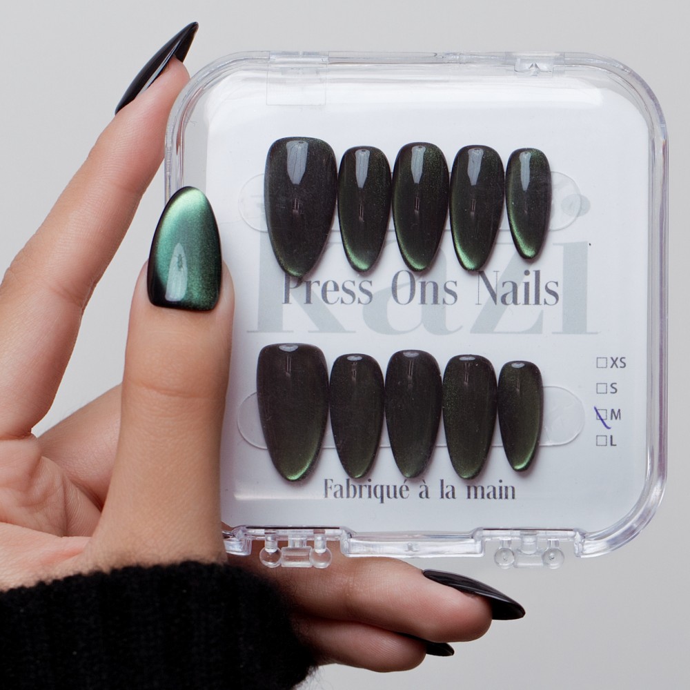 Kazinails Reflet Vert – Faux Ongles Métallisés Vert Émeraude Effet Cat eyes