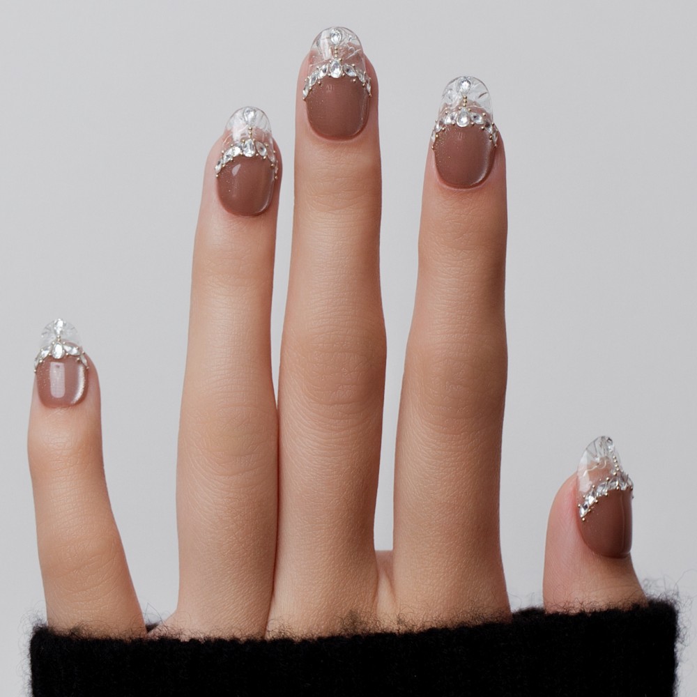 Faux Ongles Glaze | Élégance et Brillance Cristalline pour une Manucure Sophistiquée