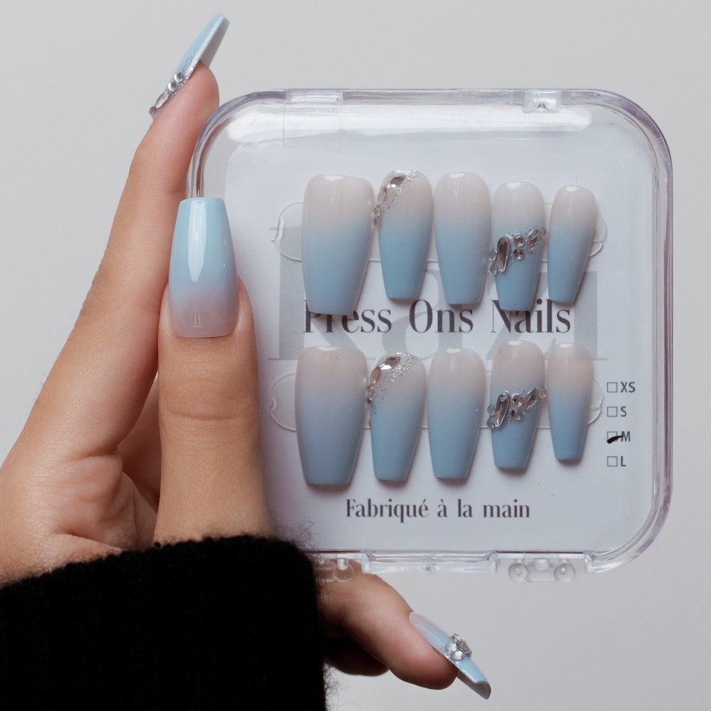 Faux Ongles Galerie Samsung | Élégance Bleutée avec Strass