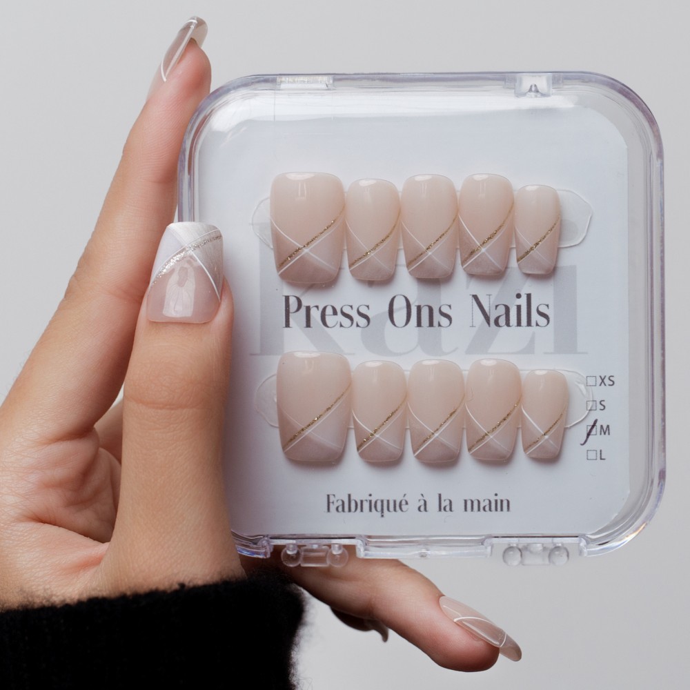 Faux Ongles Rive Gauche Élégance Minimaliste par le chic parisien