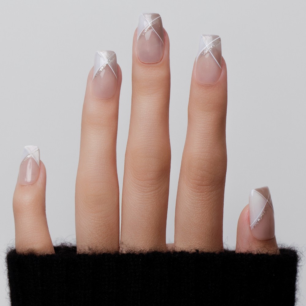 Faux Ongles Rive Gauche Élégance Minimaliste par le chic parisien