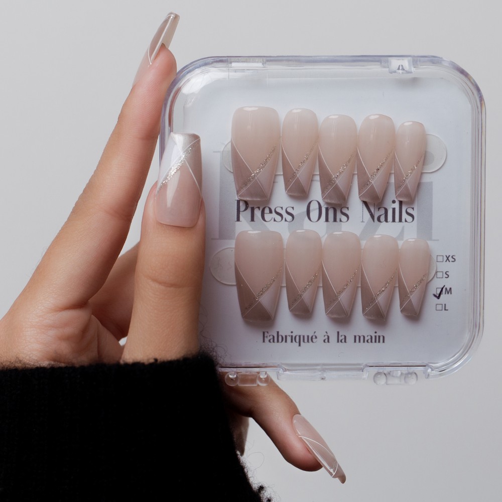 Faux Ongles Rive Gauche Élégance Minimaliste par le chic parisien
