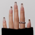 Faux Ongles Cool Babe: Dégradé Élégant avec Une Touche Métallique Chic