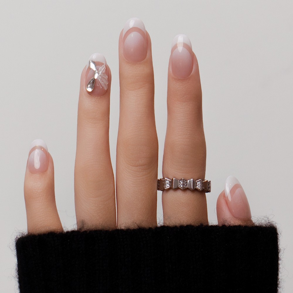 "Butterfly Dream" False Nails – Graceful Elegance with a Touch of Whimsy