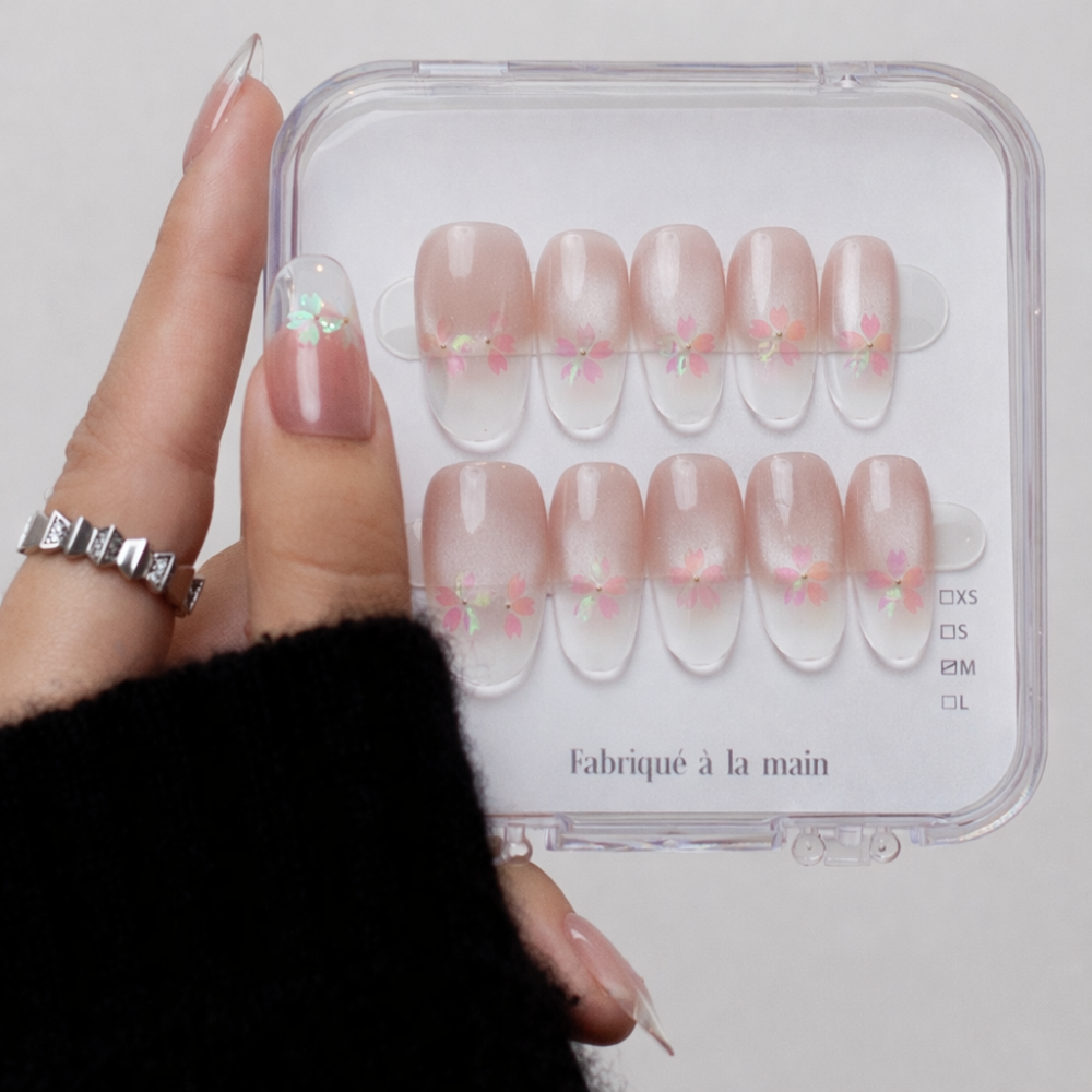 Faux Ongles Sakura : Élégance Gracieuse avec une Touche Florale |  Press on nails