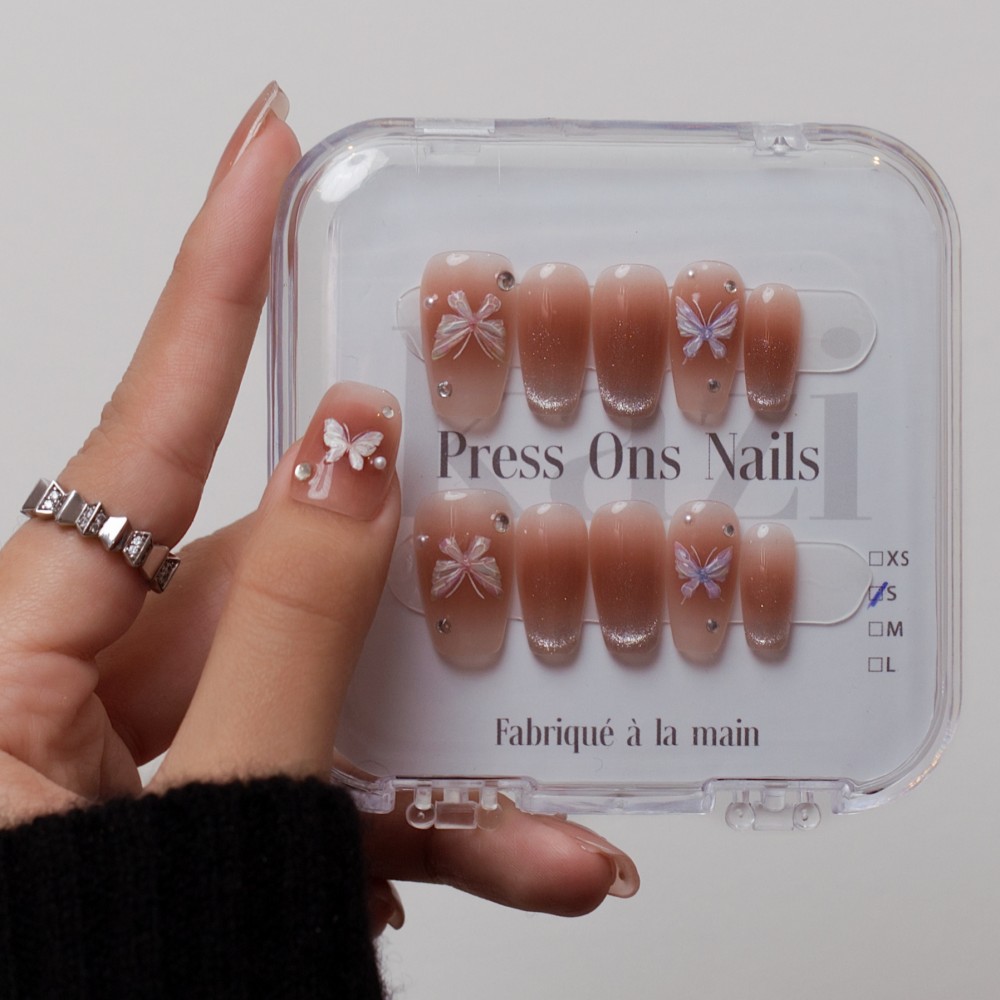 Press on nails It Girl  Kazinails : A neat, durable and reusable manicure