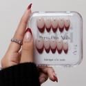 Faux Ongles Mon Louboutin : Pointe Rouge Audacieuse avec Accents Cristallins