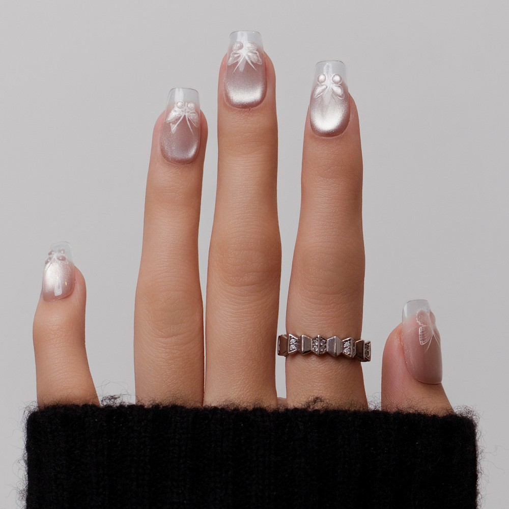 Faux Ongles Frozen Butterfly :  Qualité professionnelle à domicile.