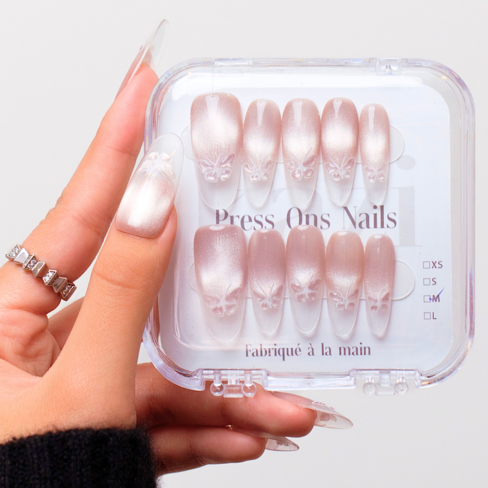 Faux Ongles Frozen Butterfly :  Qualité professionnelle à domicile.