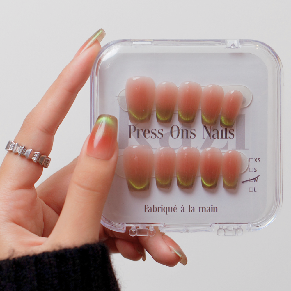 Faux ongles press-on dorés Bobo – dégradé transparent | Kazinails