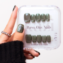 Jade – Faux ongles verts cat eye & French argentée | Kazinails