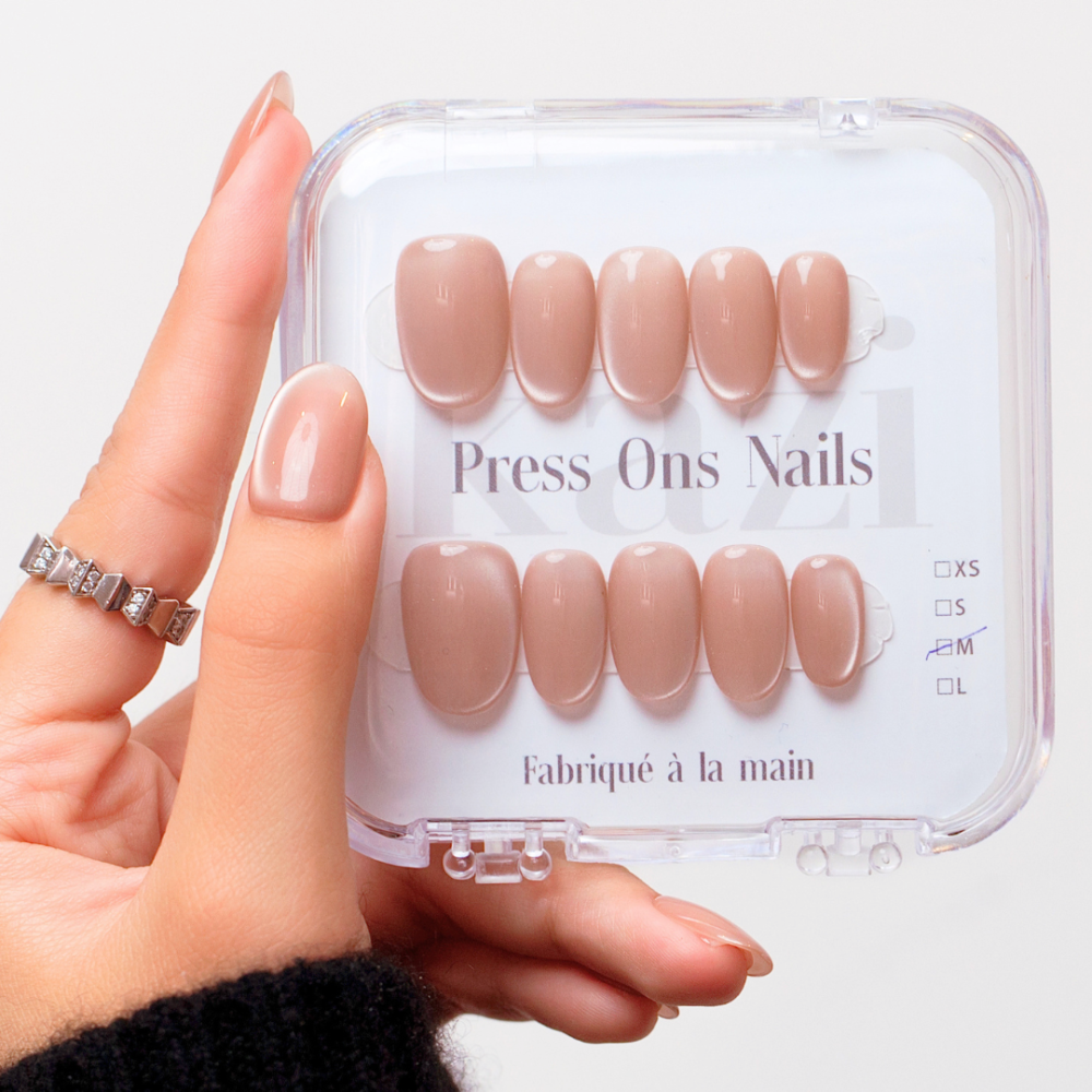 Press on nails Gossip Girl  Kazinails : Achieve a natural and chic manicure quickly