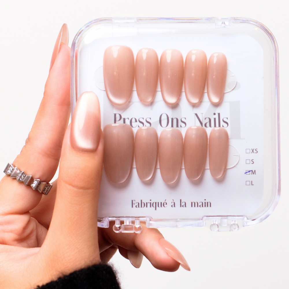 Press on nails Gossip Girl  Kazinails : Achieve a natural and chic manicure quickly