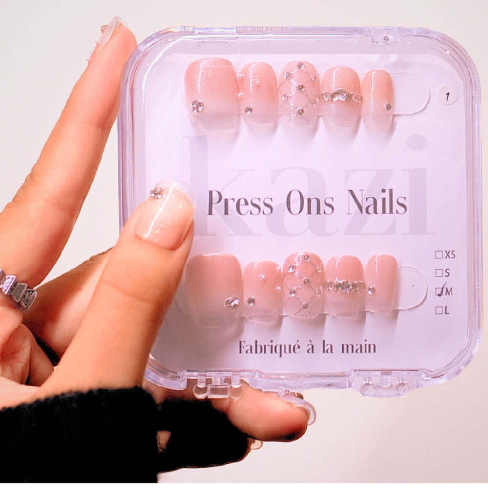 Faux ongles press-on transparents strass – Léonie Clair | Kazinails
