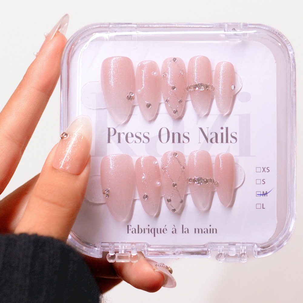 Faux ongles press-on transparents strass – Léonie Clair | Kazinails