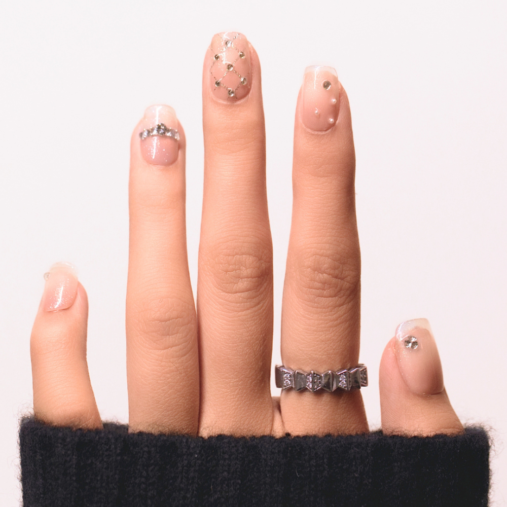 Faux ongles press-on transparents strass – Léonie Clair | Kazinails