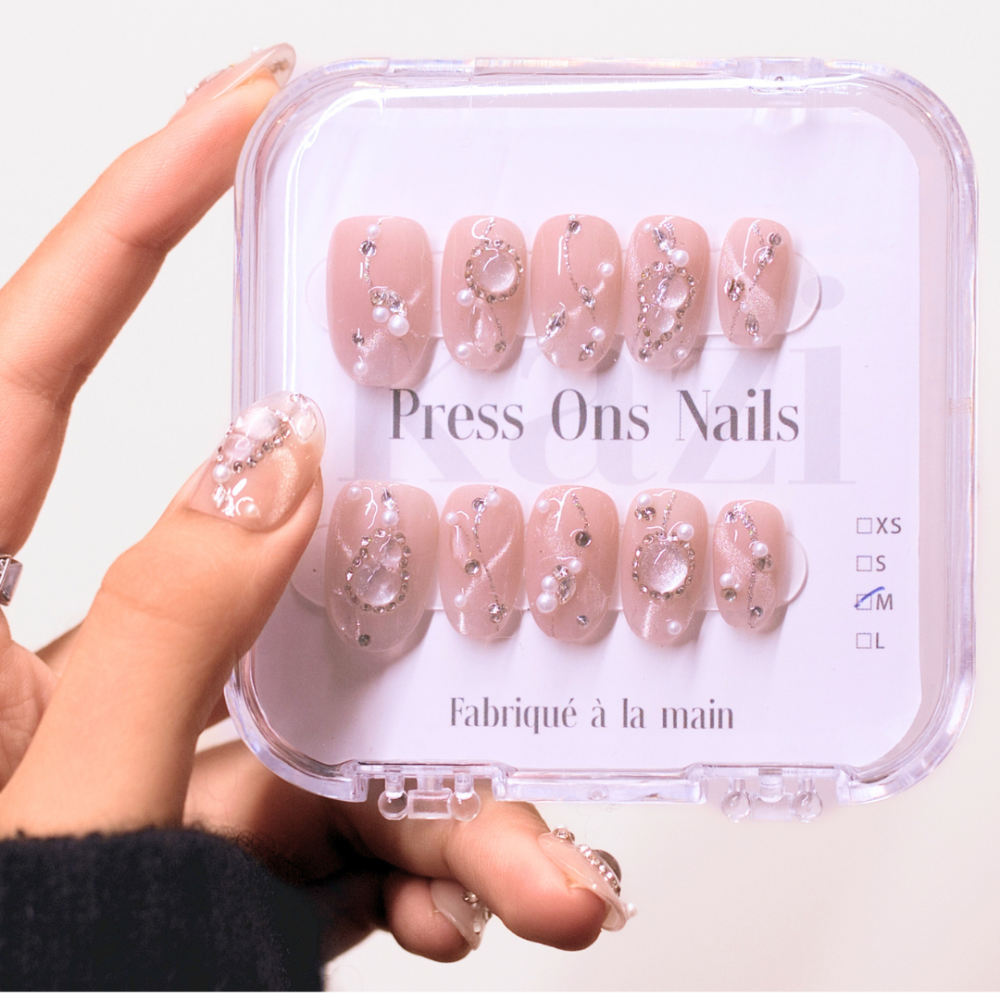 Faux ongles press-on strass et perles – Lysanne | Kazinails