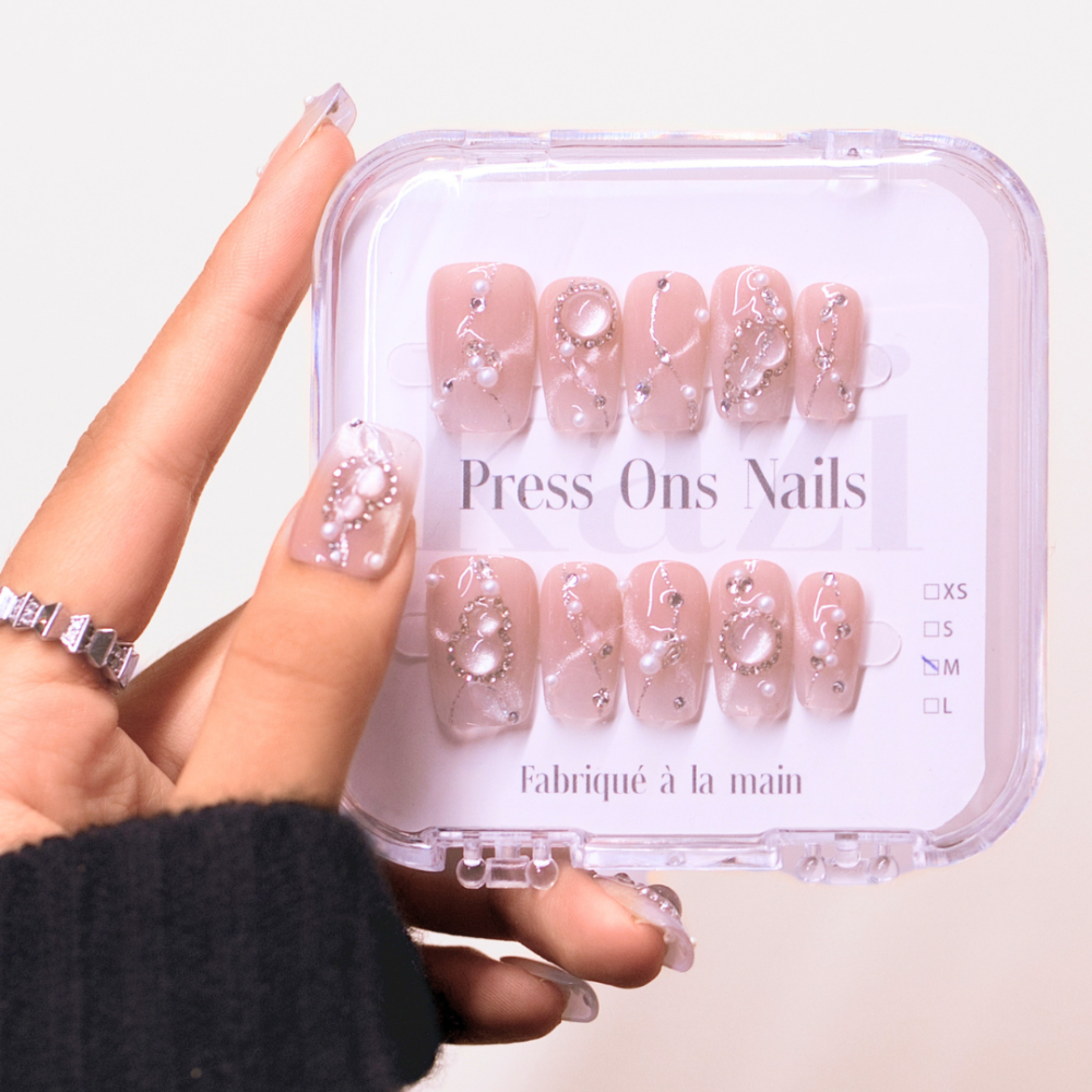 Faux ongles press-on strass et perles – Lysanne | Kazinails