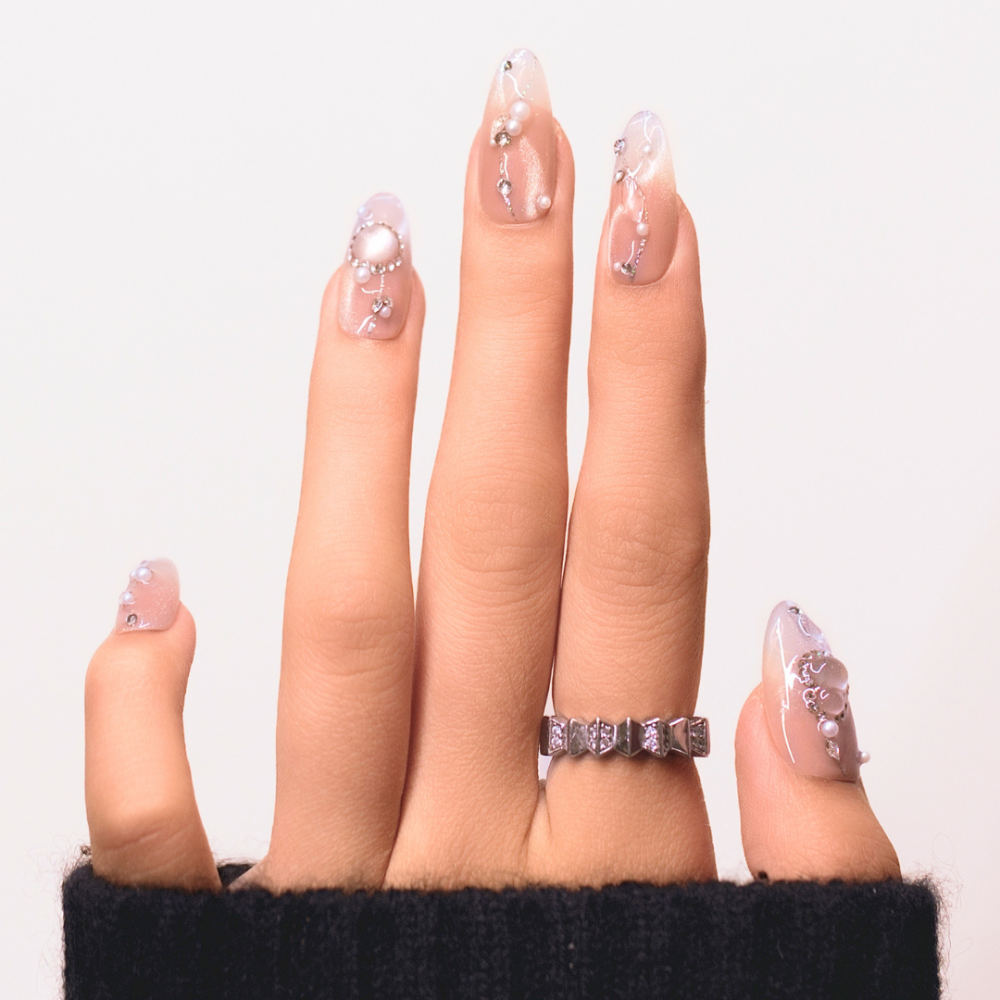 Faux ongles press-on strass et perles – Lysanne | Kazinails