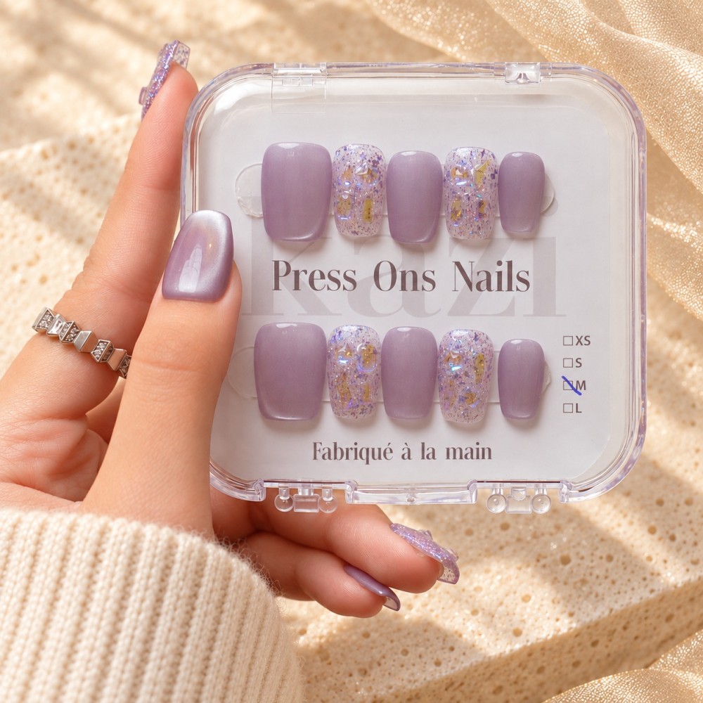 Galaxy – Press-on nails mauve et paillettes irisées | Kazinails