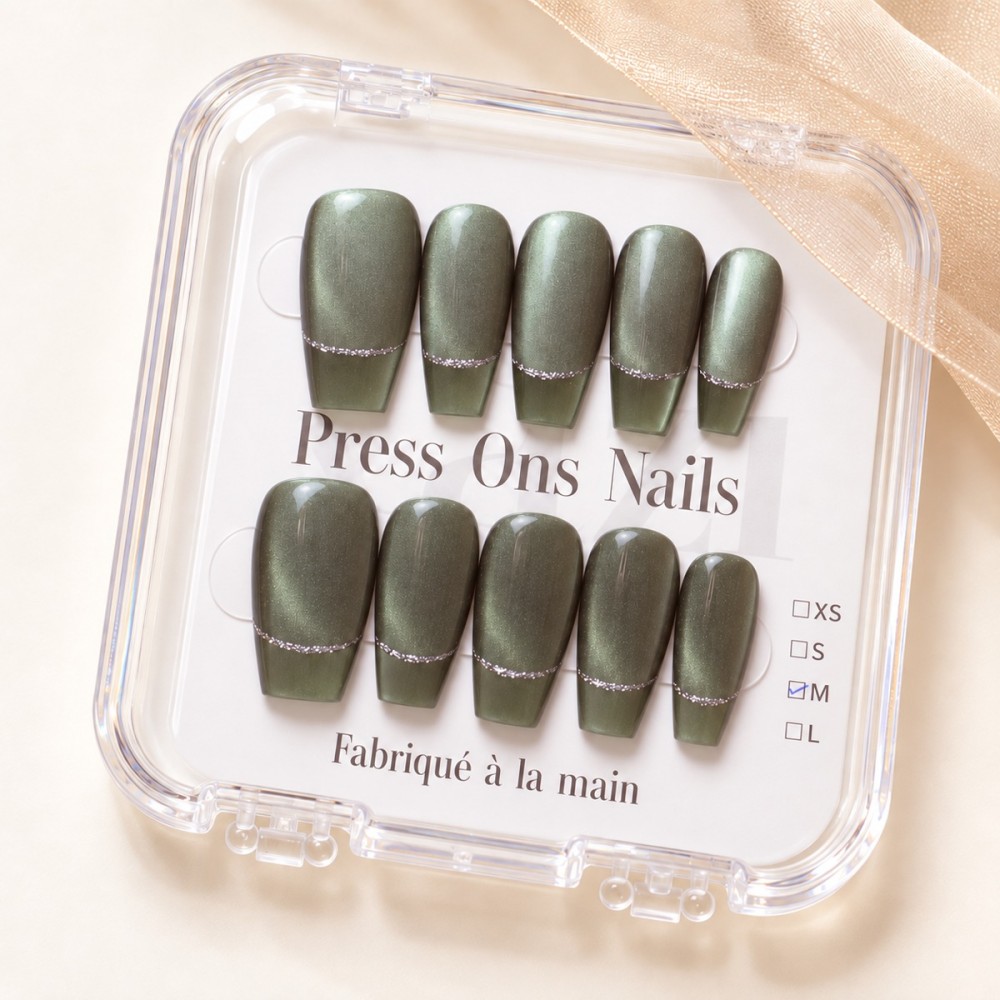 Jade – Faux ongles verts cat eye & French argentée | Kazinails