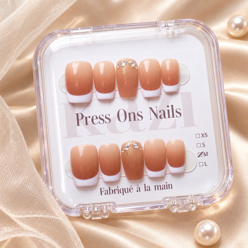 Faux Ongles Isabella: French Manucure Classique avec une Touche Moderne