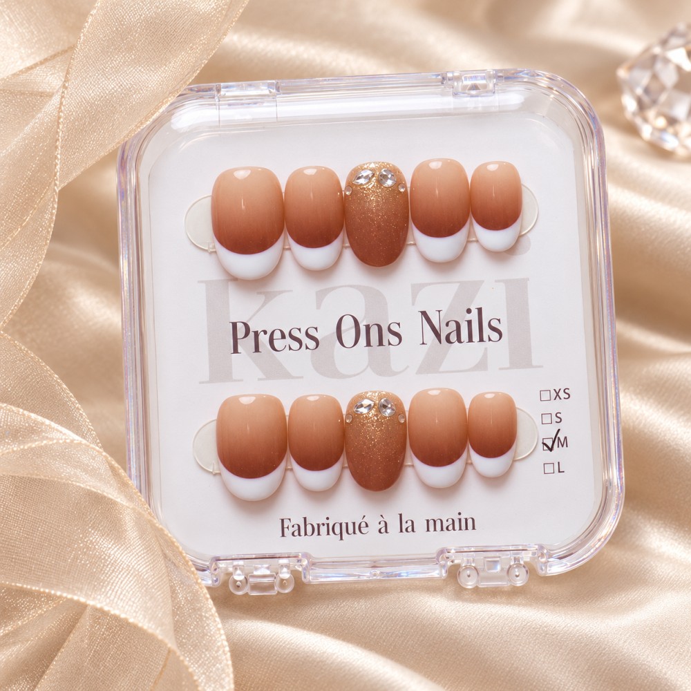 Faux Ongles Isabella: French Manucure Classique avec une Touche Moderne