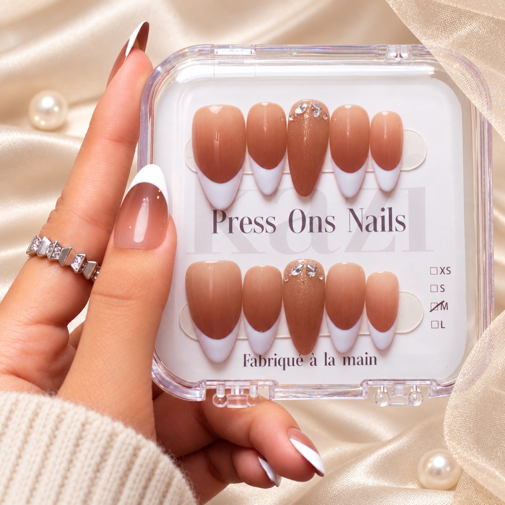 Faux Ongles Isabella: French Manucure Classique avec une Touche Moderne