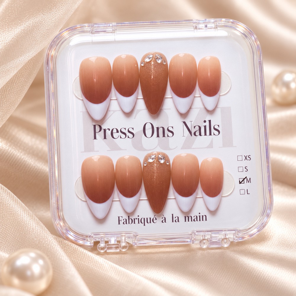 Faux Ongles Isabella: French Manucure Classique avec une Touche Moderne