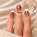 Faux Ongles Isabella: French Manucure Classique avec une Touche Moderne