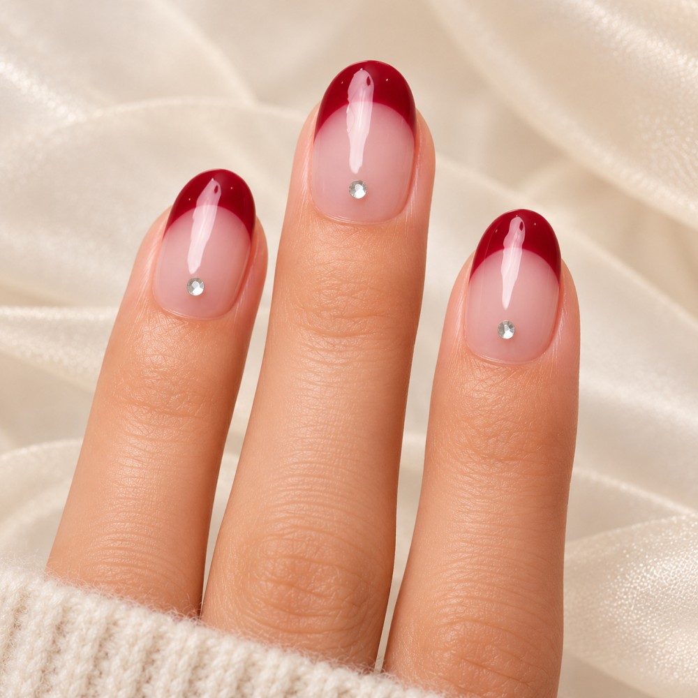 Faux Ongles Mon Louboutin : Pointe Rouge Audacieuse avec Accents Cristallins