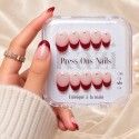 Faux Ongles Mon Louboutin : Pointe Rouge Audacieuse avec Accents Cristallins