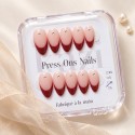 Faux Ongles Mon Louboutin : Pointe Rouge Audacieuse avec Accents Cristallins