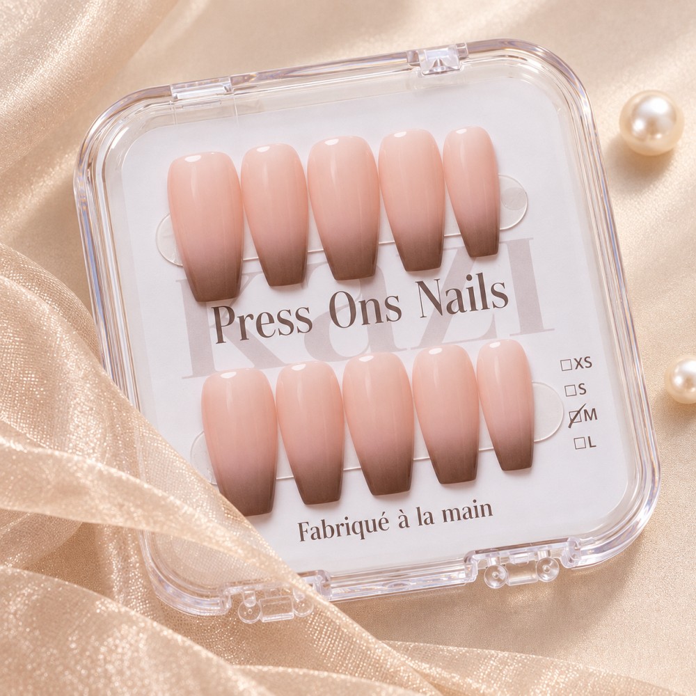Faux Ongles Cool Babe: Dégradé Élégant avec Une Touche Métallique Chic