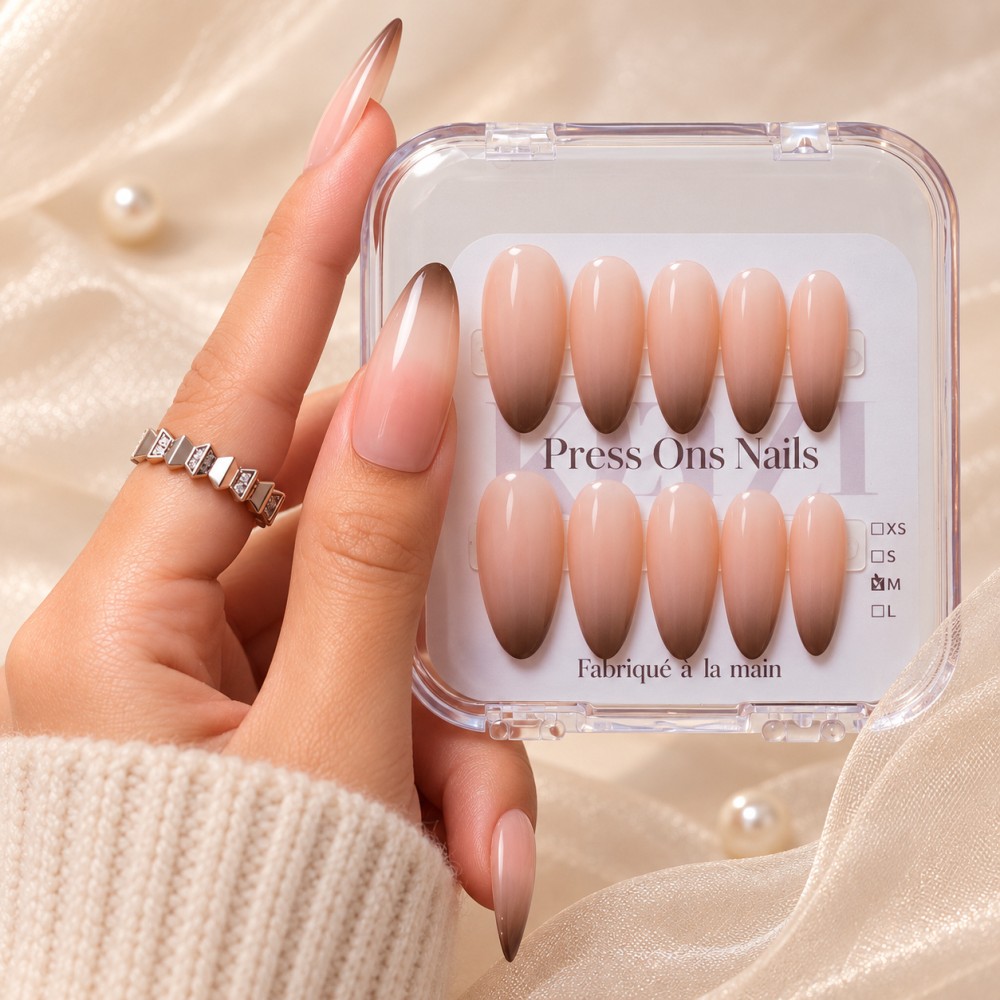 Faux Ongles Cool Babe: Dégradé Élégant avec Une Touche Métallique Chic