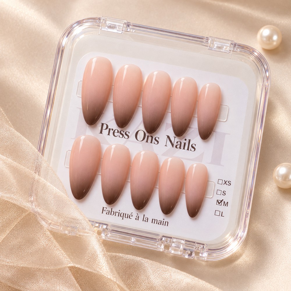 Faux Ongles Cool Babe: Dégradé Élégant avec Une Touche Métallique Chic