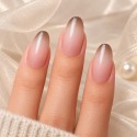 Faux Ongles Cool Babe: Dégradé Élégant avec Une Touche Métallique Chic