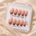 Faux Ongles Cool Babe: Dégradé Élégant avec Une Touche Métallique Chic