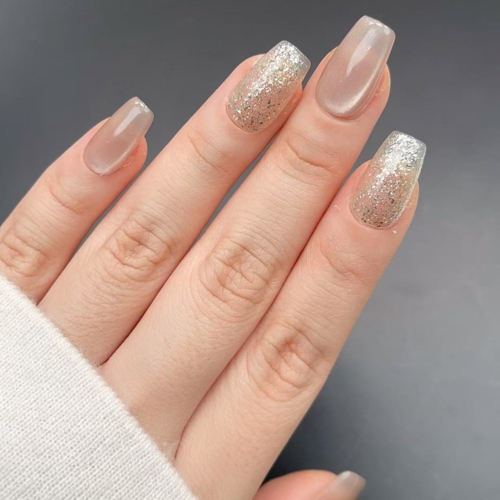 Faux Ongles Silver Lining : Une manucure soignée, durable et réutilisable