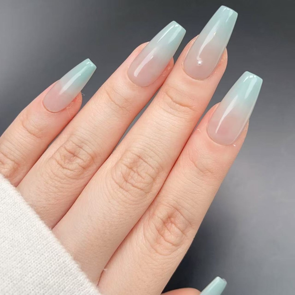 Faux Ongles Mint Mentos : Élégance Pastel pour Vos Mains