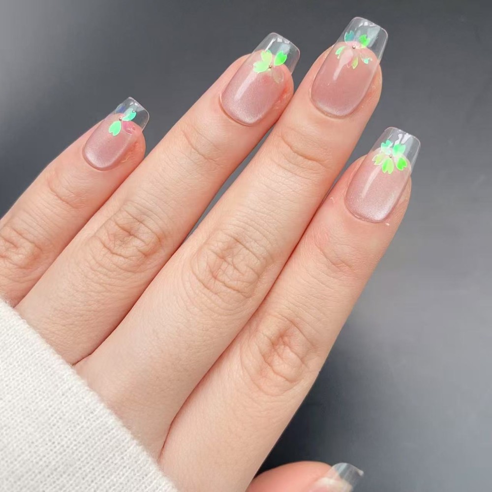 Faux Ongles Sakura : Élégance Gracieuse avec une Touche Florale |  Press on nails